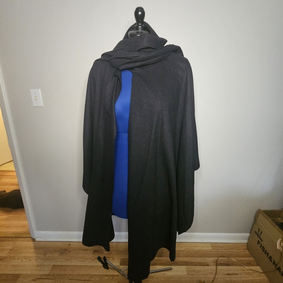 Betmar Wool Cape With Integrated Scarf - Picture 3 of 5